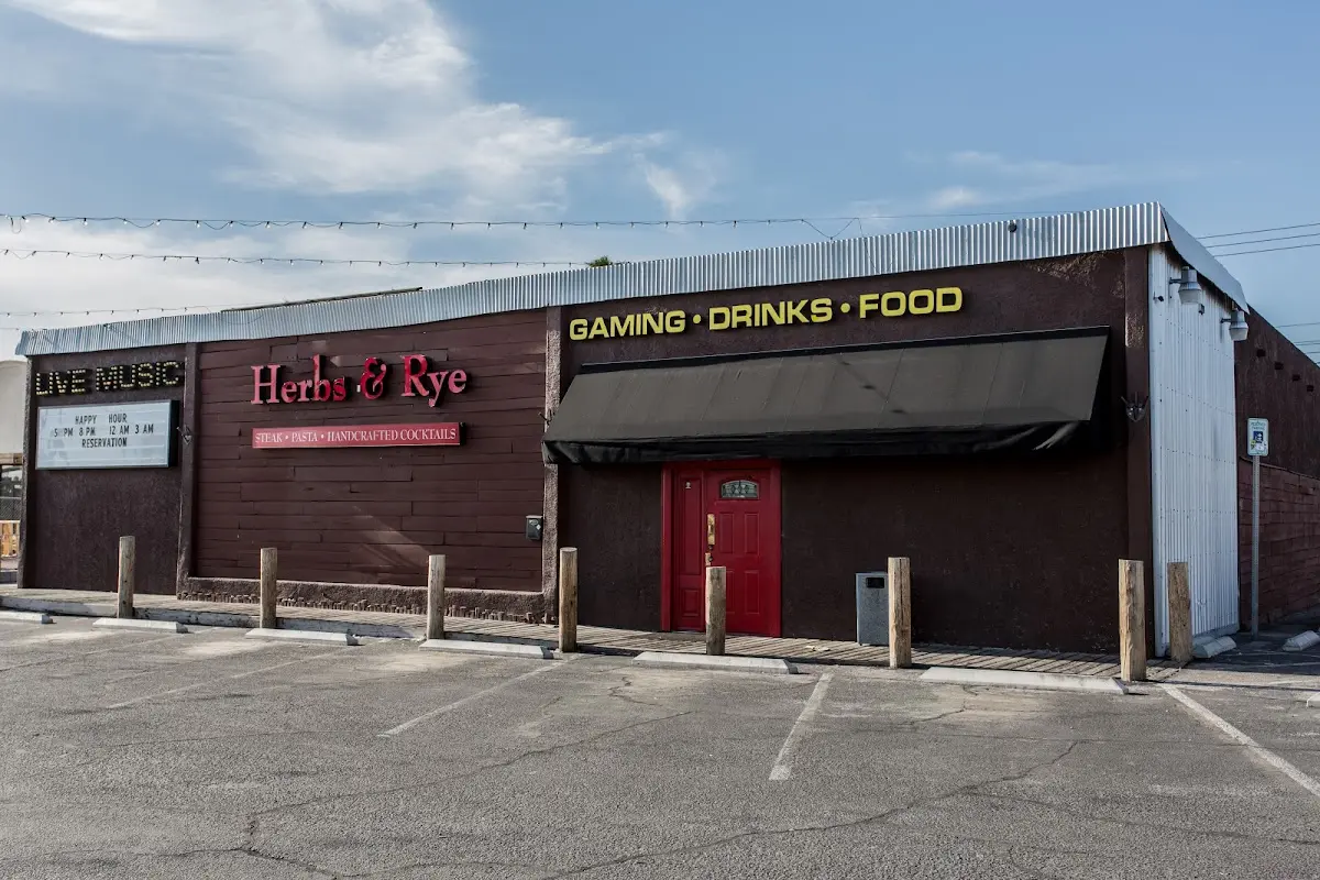 Late Night Happy Hours in Las Vegas: The Night Owl's Guide